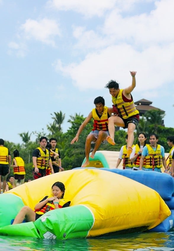 Amp up your event with heart-pounding 
action and endless laughs